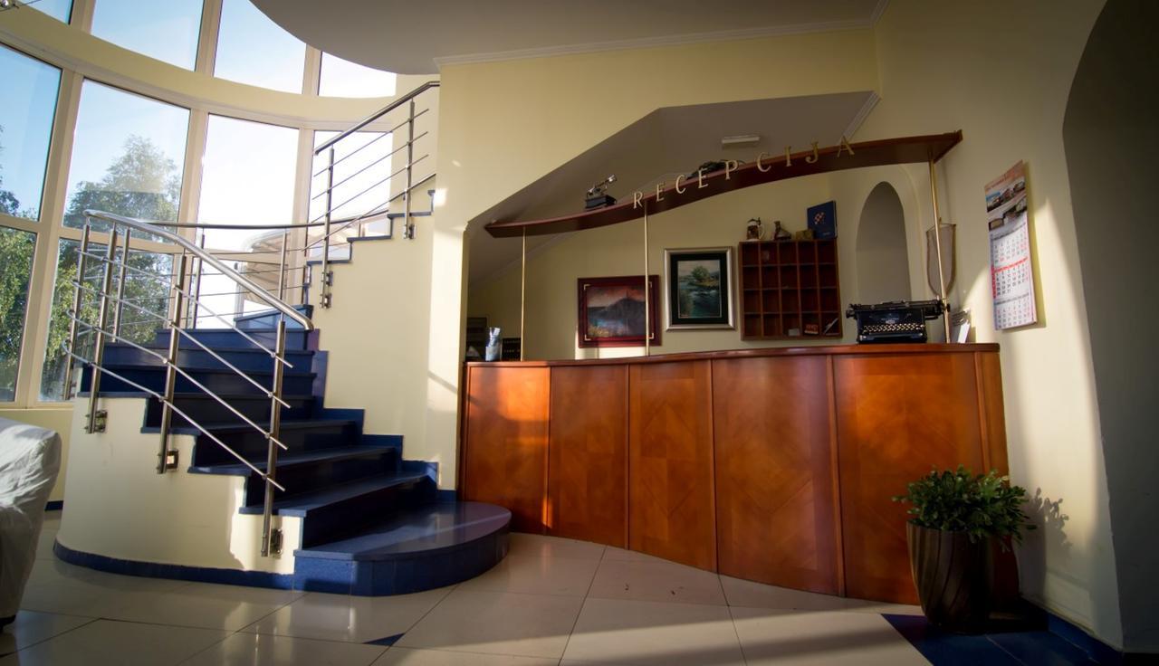 Hotel Ana Gospic Bagian luar foto