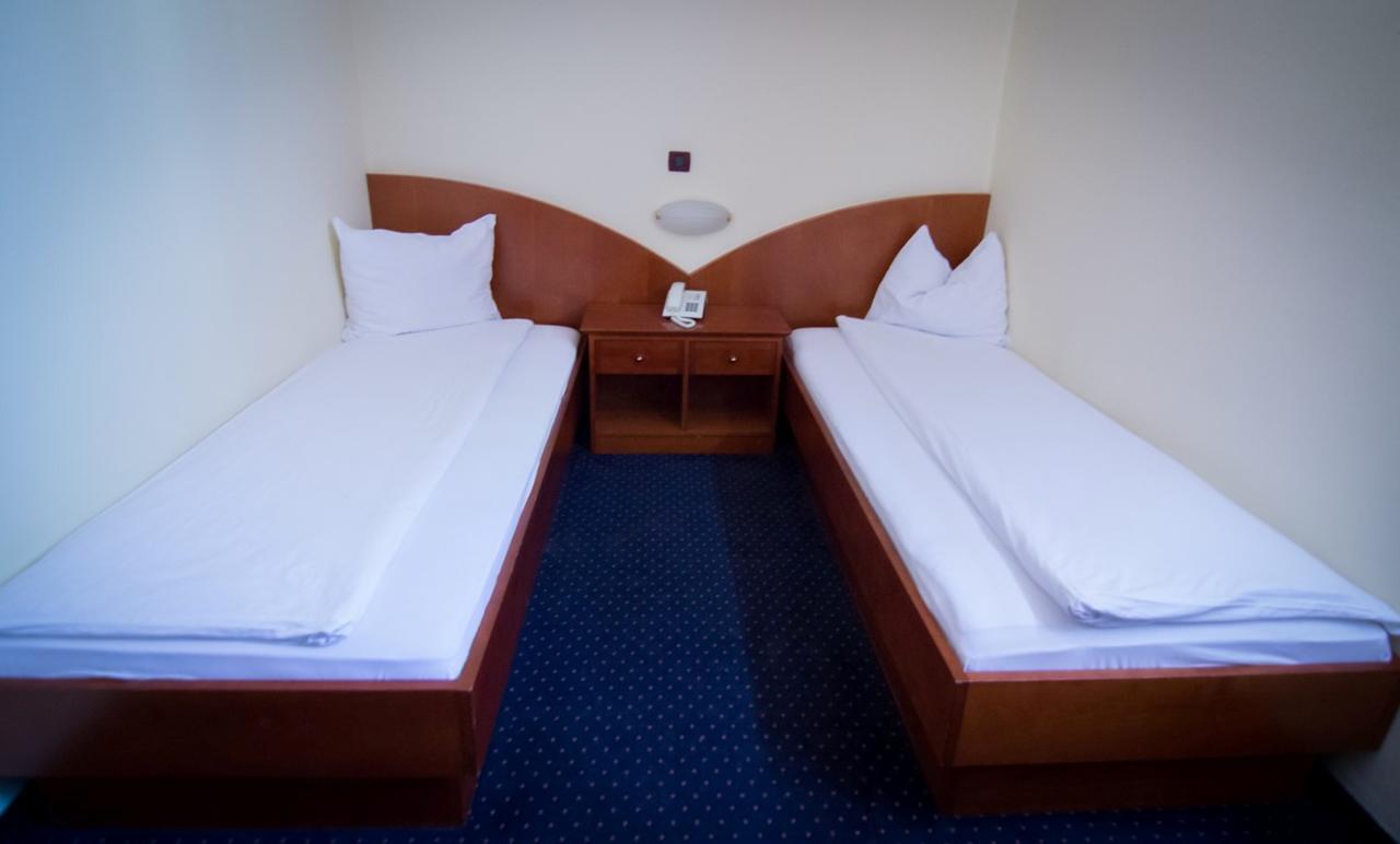 Hotel Ana Gospic Bagian luar foto