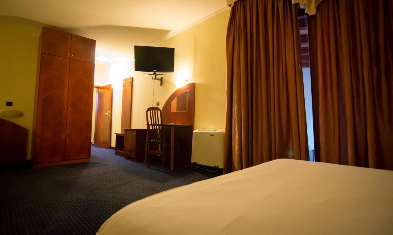Hotel Ana Gospic Bagian luar foto