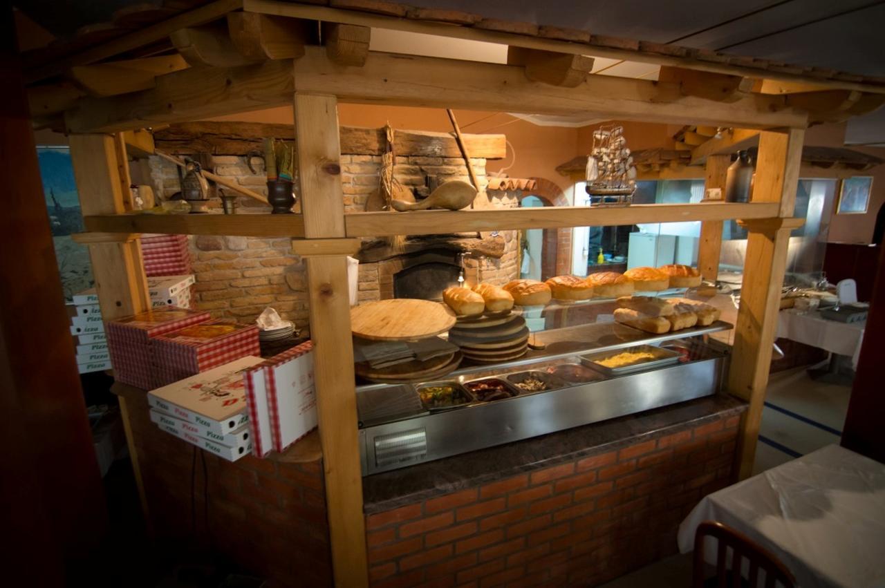Hotel Ana Gospic Bagian luar foto