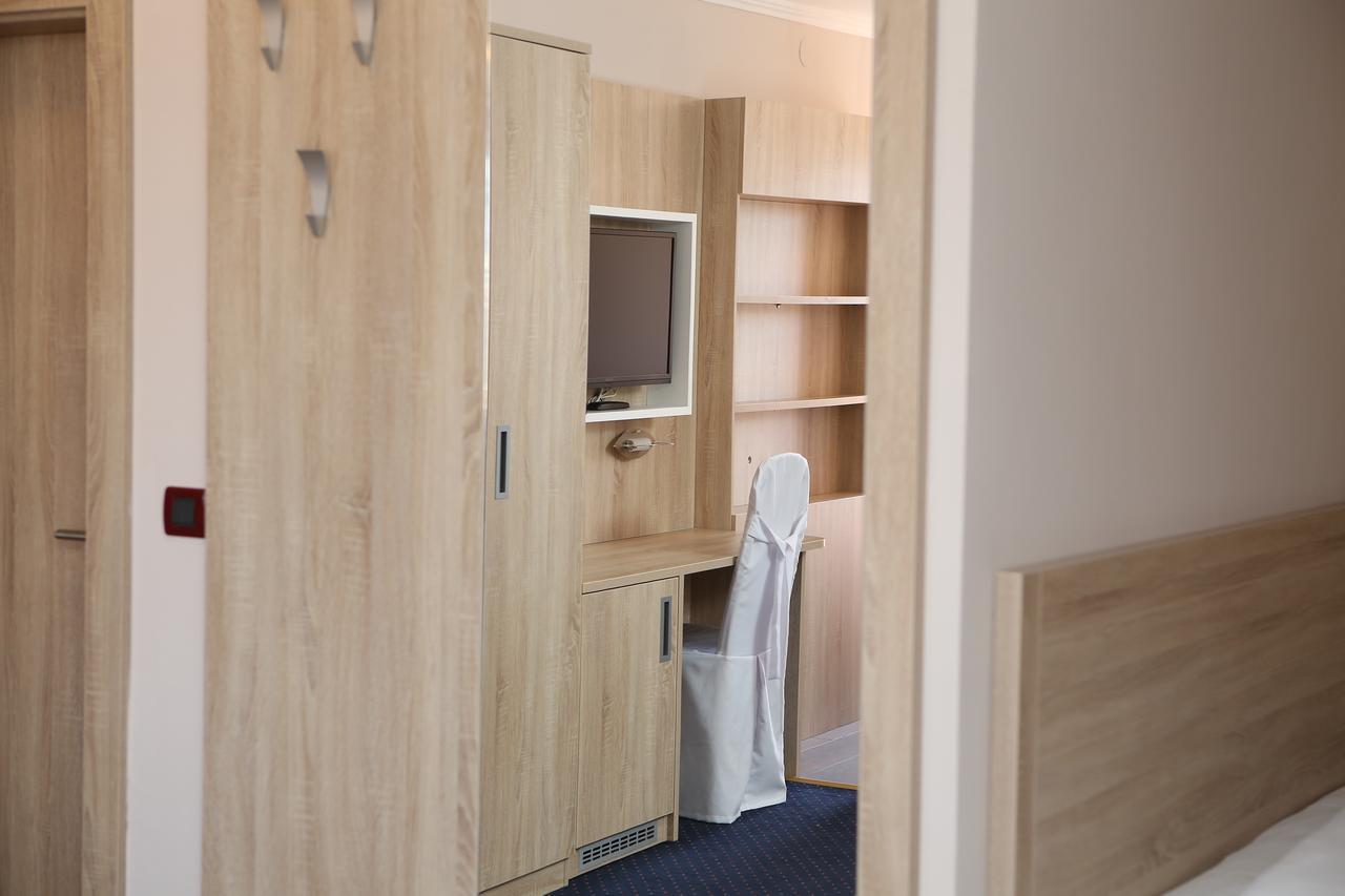 Hotel Ana Gospic Bagian luar foto