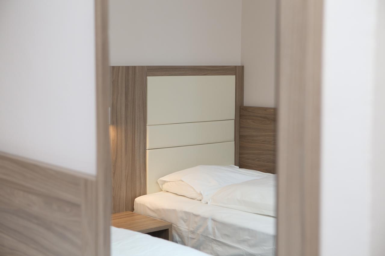 Hotel Ana Gospic Bagian luar foto