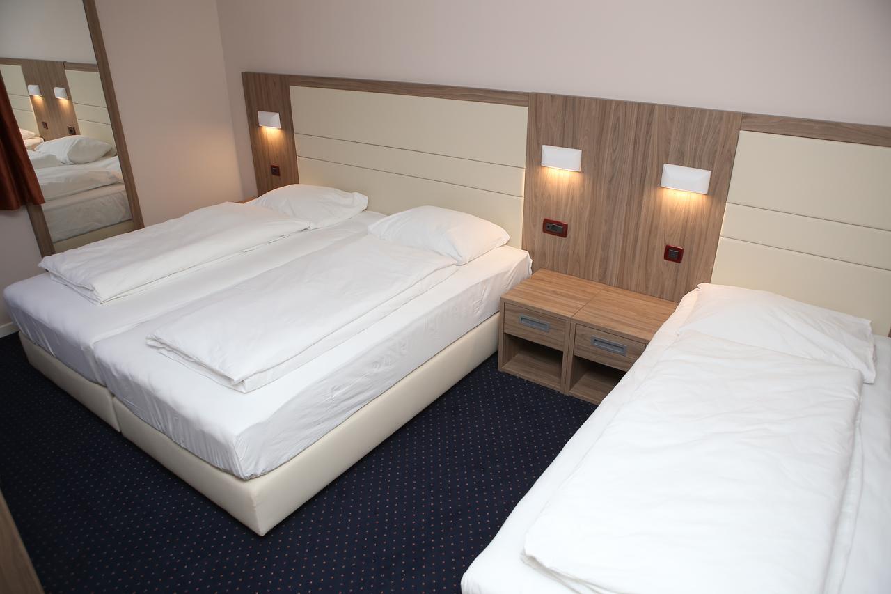 Hotel Ana Gospic Bagian luar foto