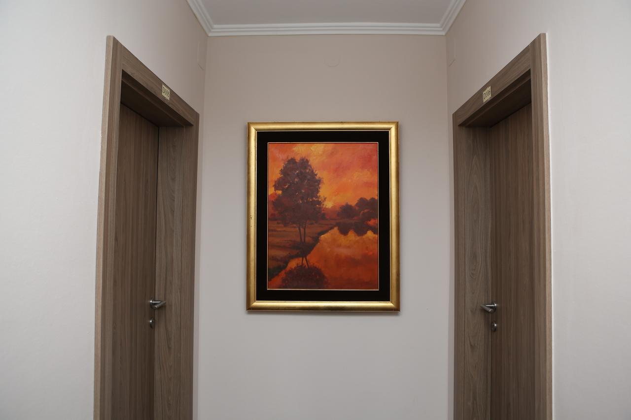 Hotel Ana Gospic Bagian luar foto