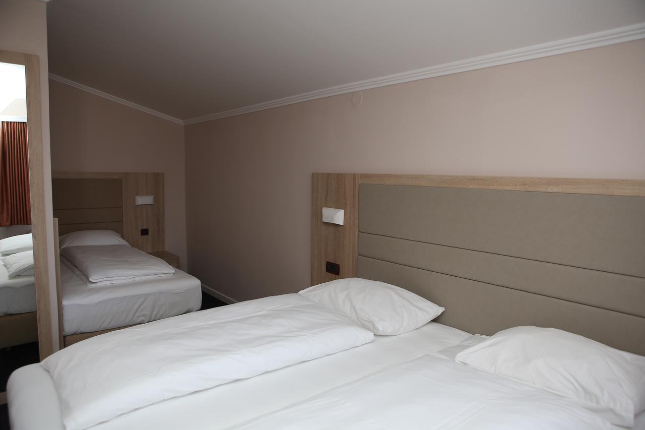 Hotel Ana Gospic Bagian luar foto